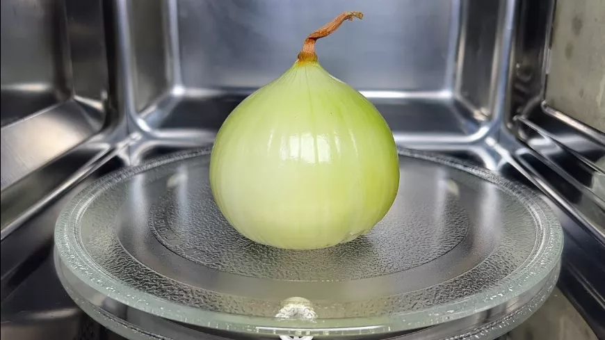 Tedd be a hagymát a mikrohullámú sütőbe, 2 perc és kész! A vendégek megdöbbentek!