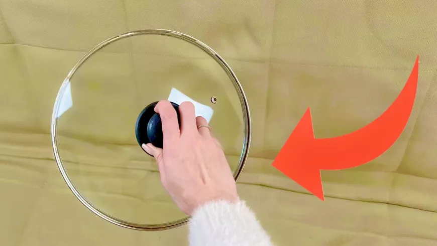 Így tisztíthatod ki a kanapédat pár perc alatt ❗️ Miért titkolják ezt el a takarítócégek😱?