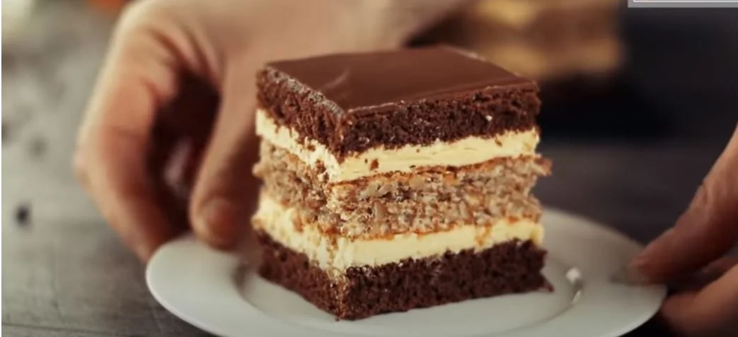 piskóta torta krém desszert édesség sütemény