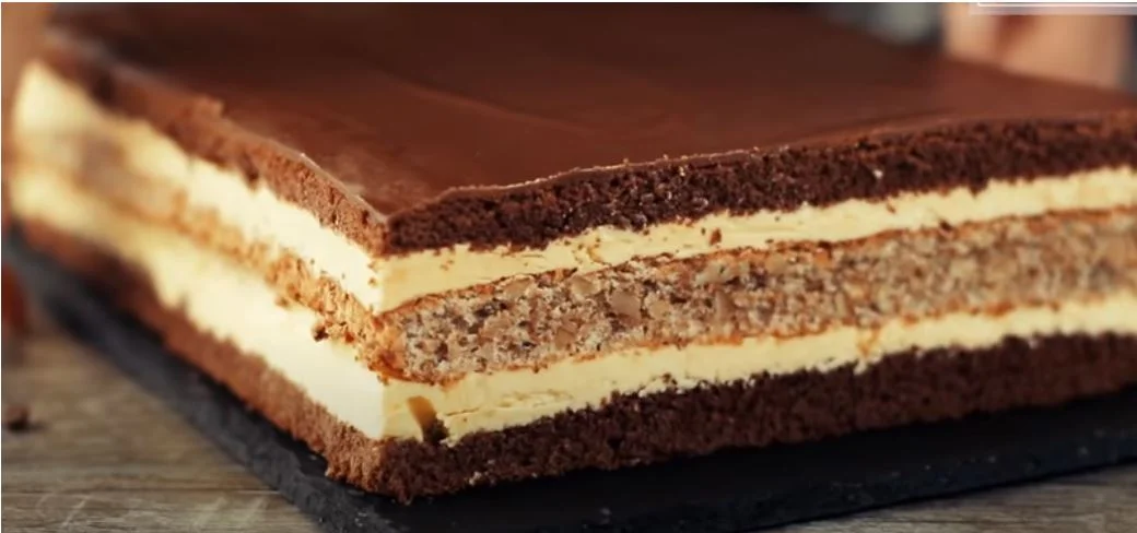piskóta torta krém desszert édesség sütemény