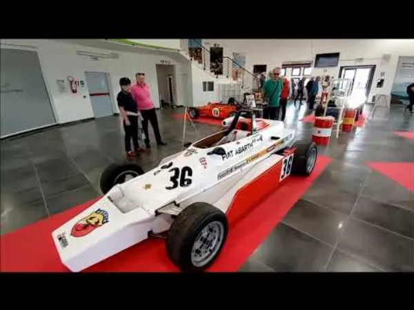 Formula 2 és formula 3 versenyautó kiállítás - Grosseto motor village.