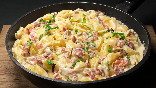 Kolbászos-gombás rigate tészta recept – Gazdag és ízletes vacsora