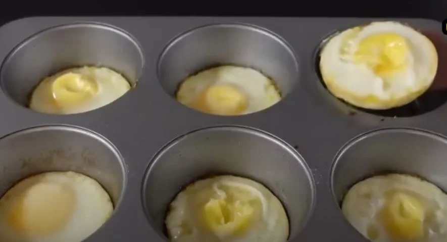 tükörtojás sütés muffin sütőben
