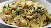 Ez a bécsi burgonyasaláta recept 5 összetevővel leveszi a lábadról!