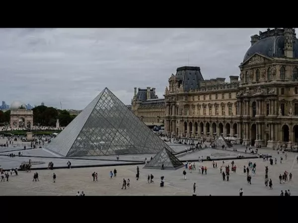 Rablás a Louvre-ban: Napóleon és a császárné ékszerei tűntek el hét perc alatt