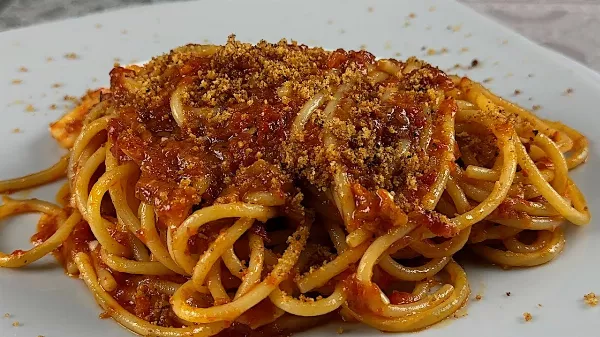 Szicíliai spagetti, ami elvarázsolja az ízlelőbimbókat és percek alatt elkészül