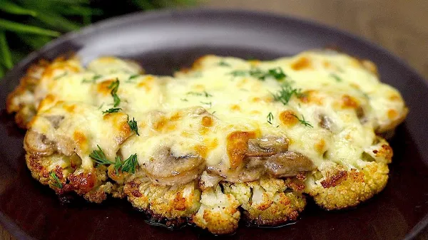 Sajtos-tejfölös karfiol gombával – egyszerű, mégis mennyei egytálétel